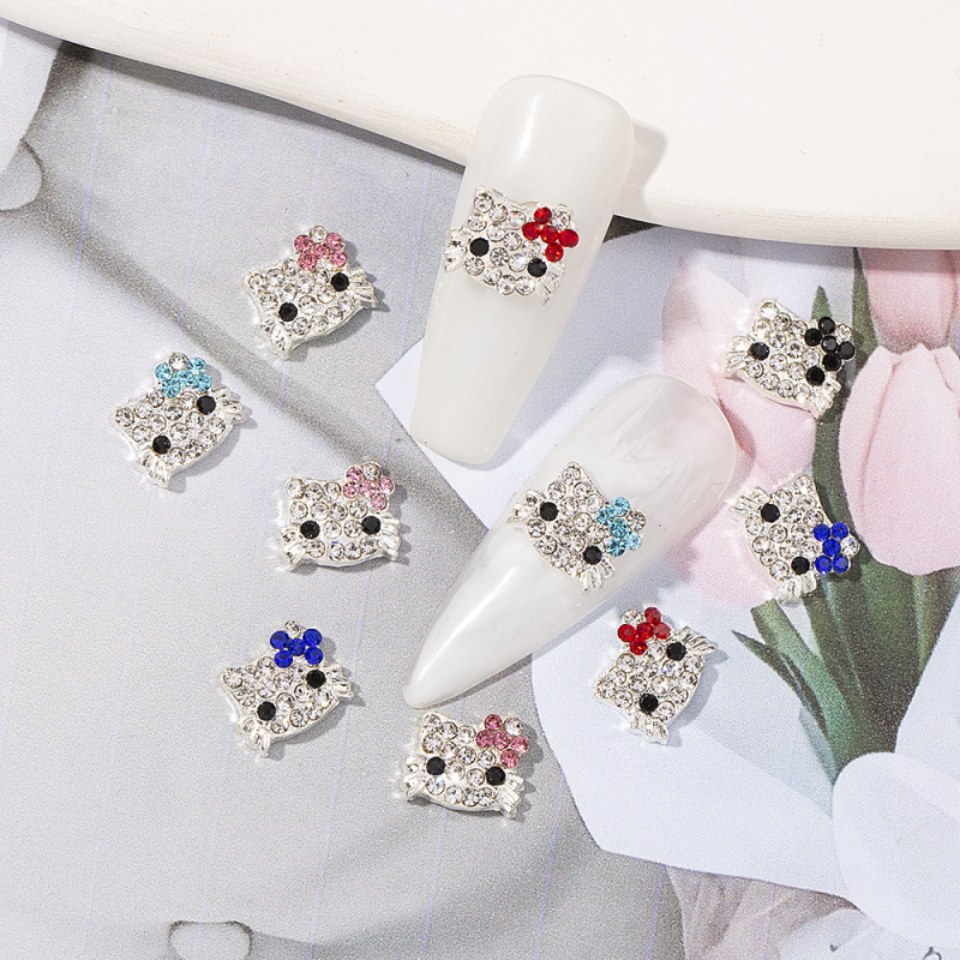 Hello Kitty přívěsky na nehty
